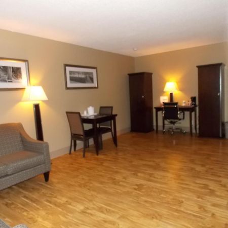 Stonebridge Hotel Fort Mcmurray Phòng bức ảnh